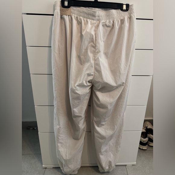 Nike Sportswear "Everything Wovens" Beige Crinkle Track Pants - Women's M - Picture 4 of 4